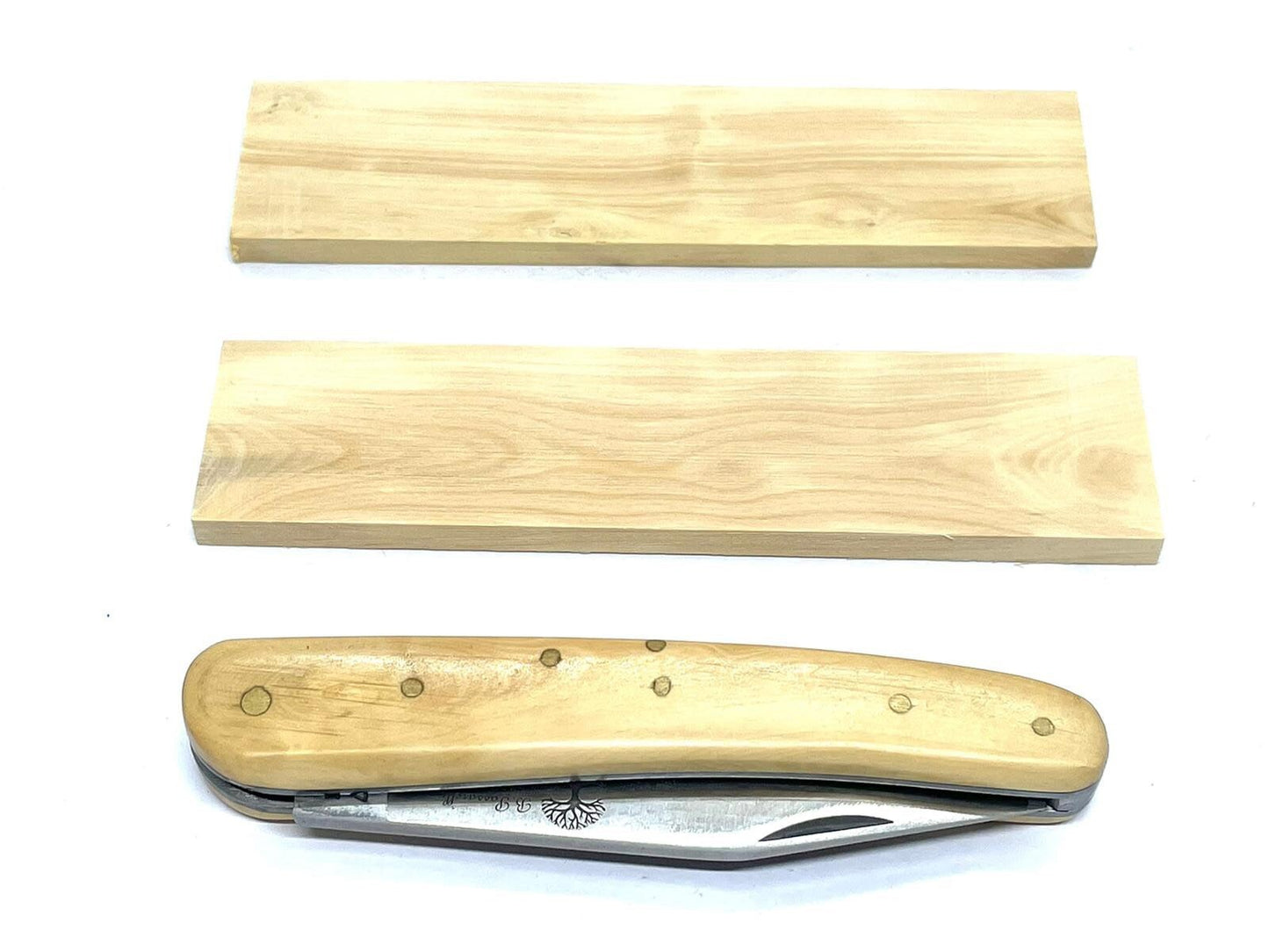 Paar Buchsbaumplatten für Messer