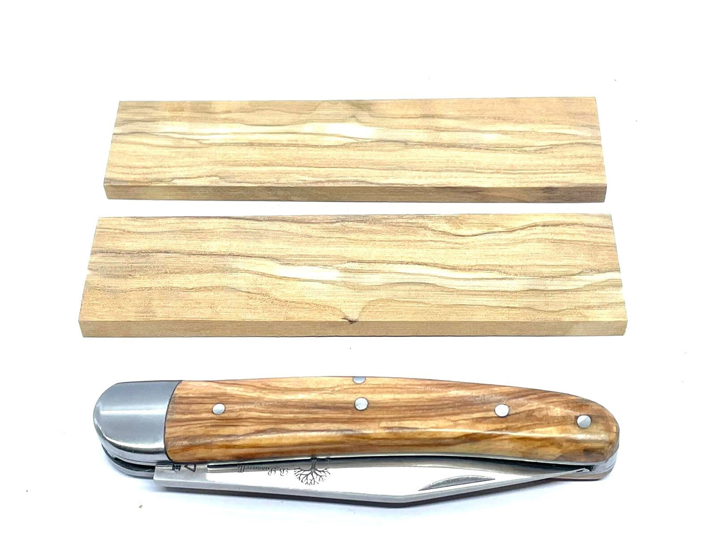 Paar Oliventeller für Messer