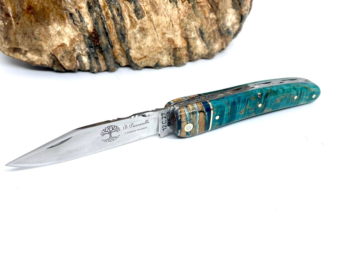 Coutellerie Passarelli - Couteau Alsacien lame pliable 10 cm mitre en molaire de mammouth, Bouleau madré teinté (turquoise) et stabilisé