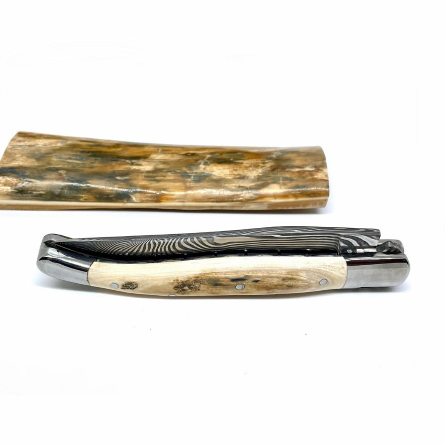 Couteau pliant damas artisanal modèle Laguiole en défense de mammouth