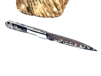 Couteau pliant damas artisanal - Vendetta Molaire de Mammouth stabilisée lame de Damas pliable 13 cm Lame Baker Forge - CopperMai Nishim - Ripple