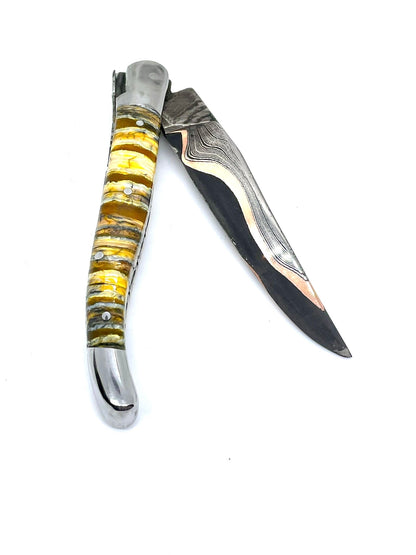 Couteau pliant damas artisanal - Laguiole en Molaire de Mammouth stabilisée et teintée jaune lame de Damas pliable 12 cm GoMai-Sunset