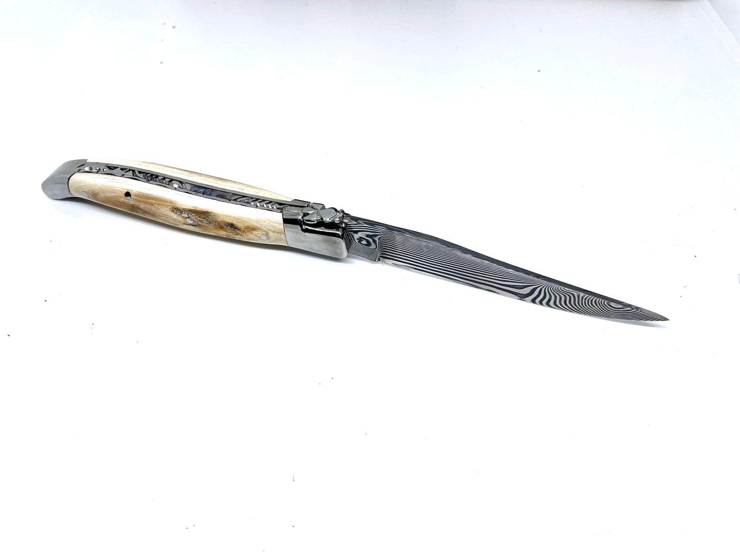 Couteau pliant damas artisanal modèle Laguiole en défense de mammouth