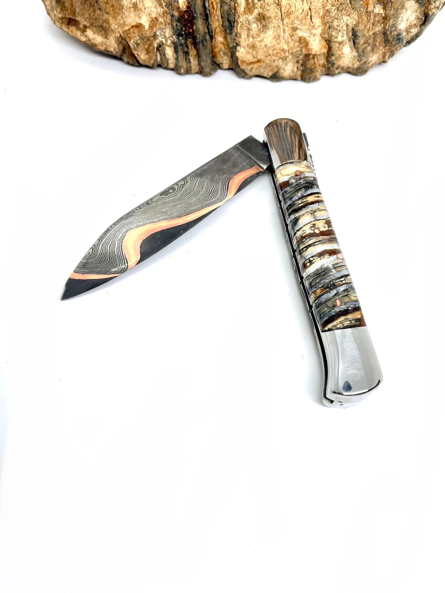 Couteau pliant damas artisanal - Roquefort en Molaire de Mammouth stabilisée et teintée lame de Damas pliable 11.5 cm GoMai-Sunset