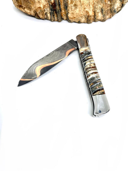 Couteau pliant damas artisanal - Roquefort en Molaire de Mammouth stabilisée et teintée lame de Damas pliable 11.5 cm GoMai-Sunset