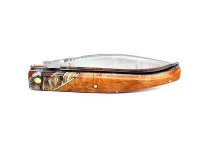 Coutellerie Passarelli - Couteau Saint-Amans lame pliable 11 cm mitre en molaire de mammouth, Bouleau madré teinté (orange) et stabilisé