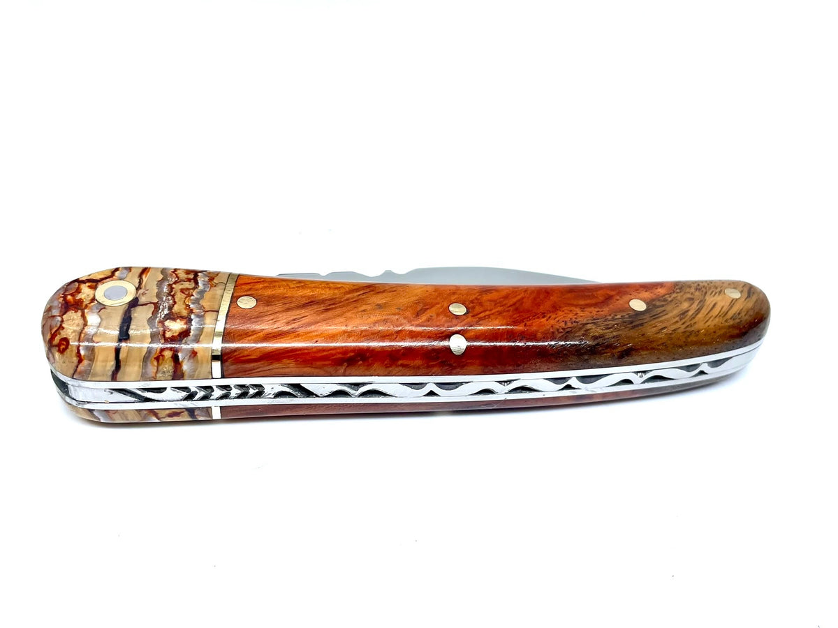 Coutellerie Passarelli - Couteau Alsacien lame pliable 10 cm mitre en molaire de mammouth, loupe d’Amboine naturelle