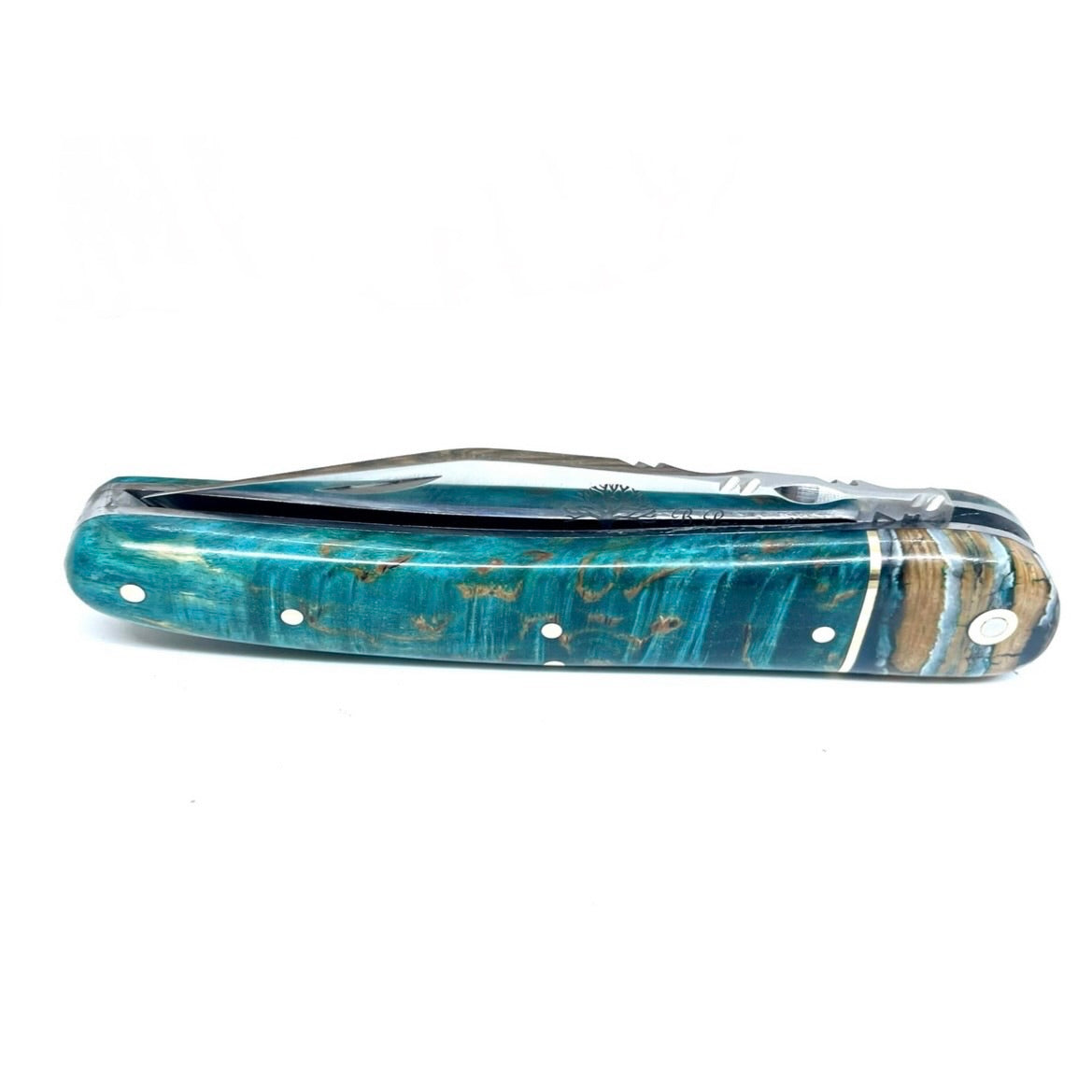 Coutellerie Passarelli - Couteau Alsacien lame pliable 10 cm mitre en molaire de mammouth, Bouleau madré teinté (turquoise) et stabilisé
