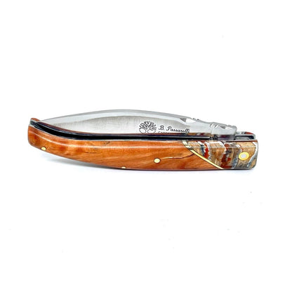 Coutellerie Passarelli - Couteau Saint-Amans lame pliable 11 cm mitre en molaire de mammouth, Bouleau madré teinté (orange) et stabilisé