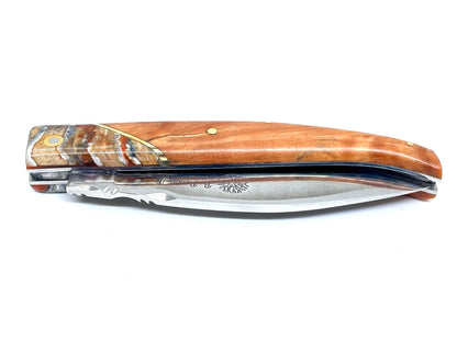 Coutellerie Passarelli - Couteau Saint-Amans lame pliable 11 cm mitre en molaire de mammouth, Bouleau madré teinté (orange) et stabilisé