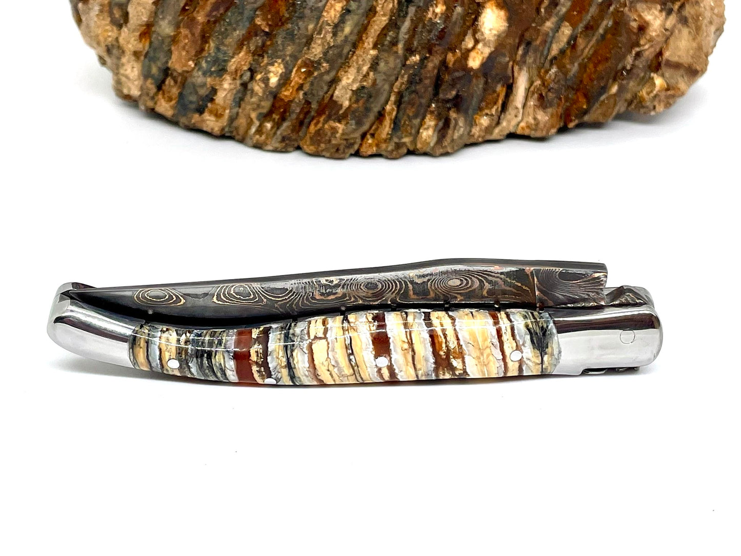 Couteau pliant damas artisanal - Laguiole Molaire de Mammouth stabilisée lame de Damas pliable 12 cm Lame Baker Forge - CopperMai Nishim - Ripple